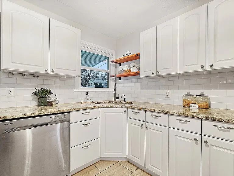 712 E 39th Ave — Photo 7