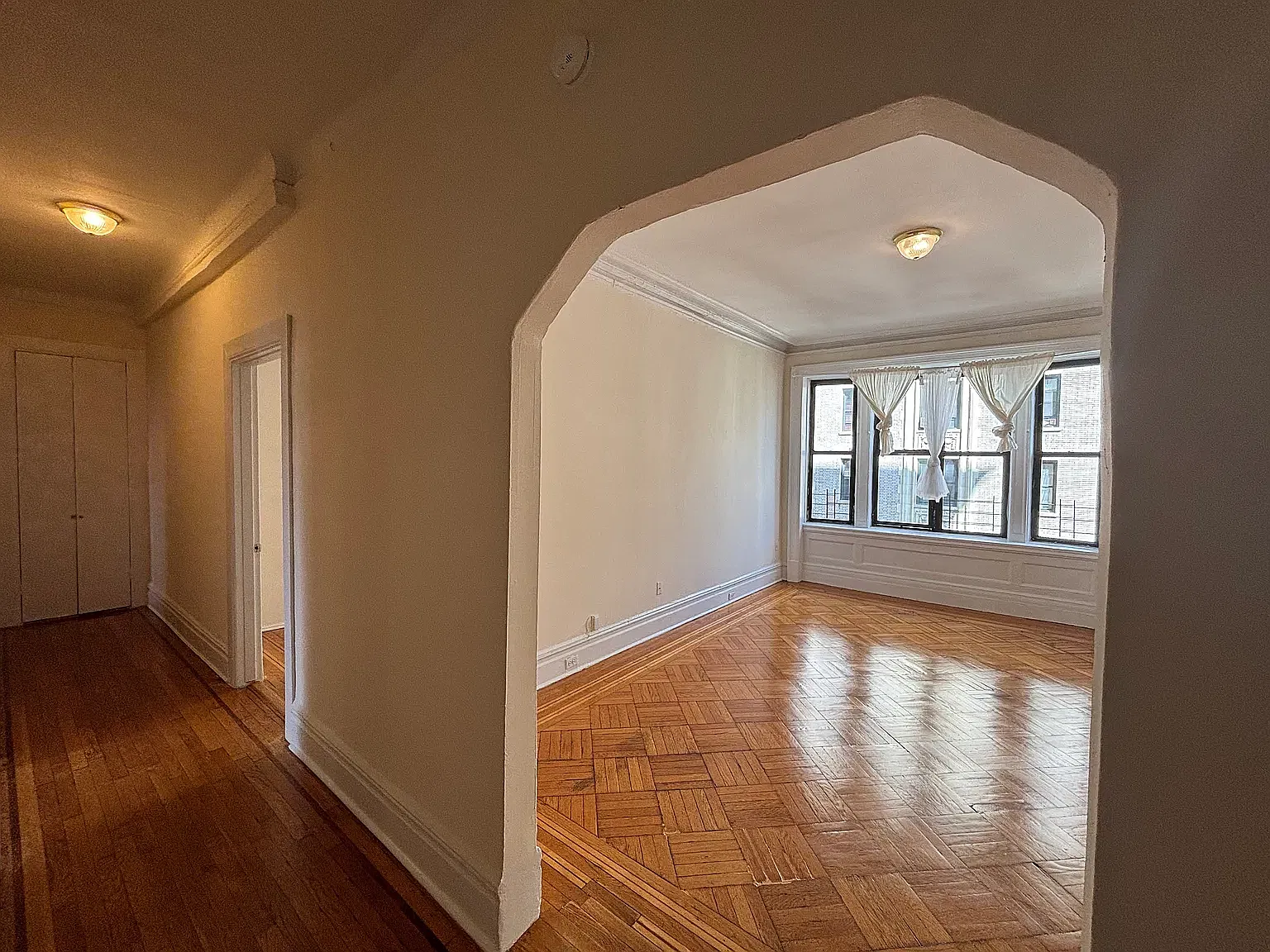 2586 Broadway — Photo 1