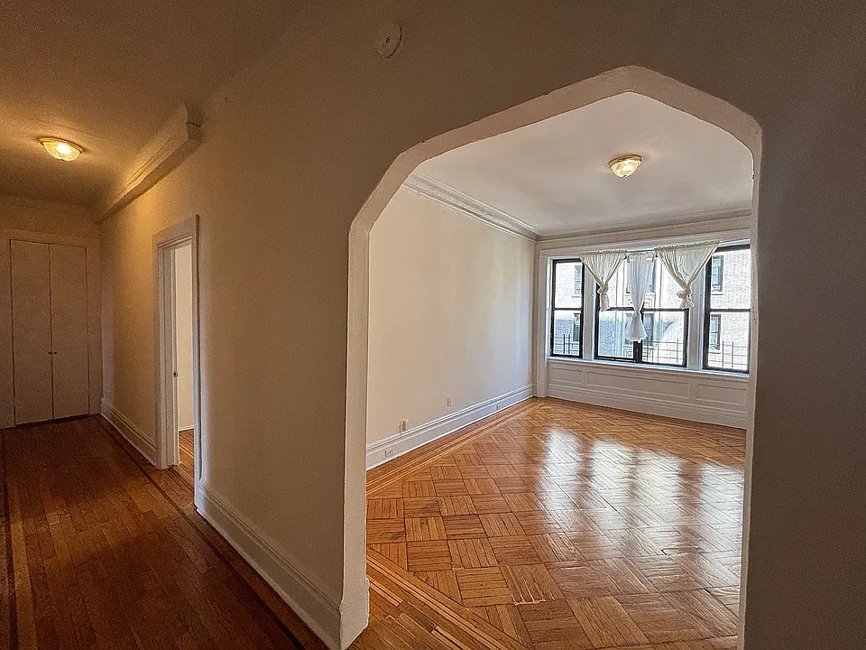 2586 Broadway #7E