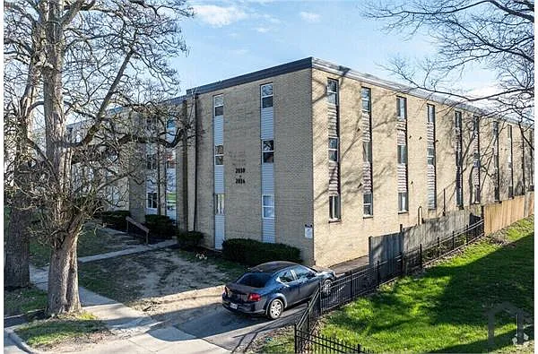 Building Photo - 2030 Catalpa Dr #E