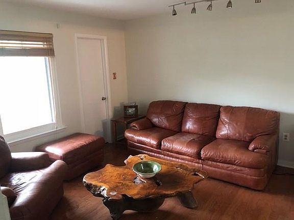 4th image of 25 Hampshire Dr #2