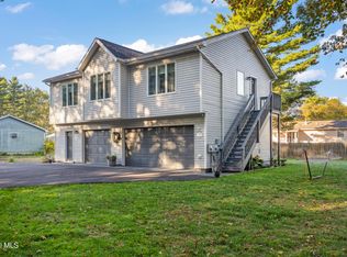 7 The Concourse, Niverville, NY 12130