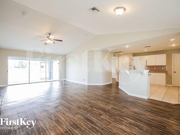 4th image of 317 NE 7th Ter