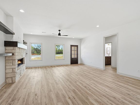 5th image of 332 Millie Ct