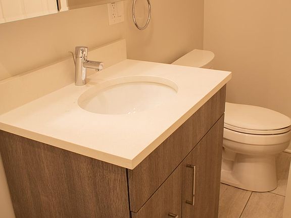 3rd image of 1426 W Henderson St #1