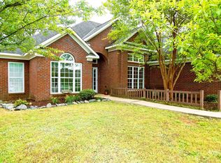 80 Meadowlark Dr, Smiths Station, AL 36877