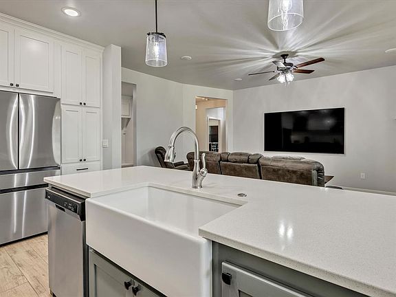5th image of 1001 Labelle Dr