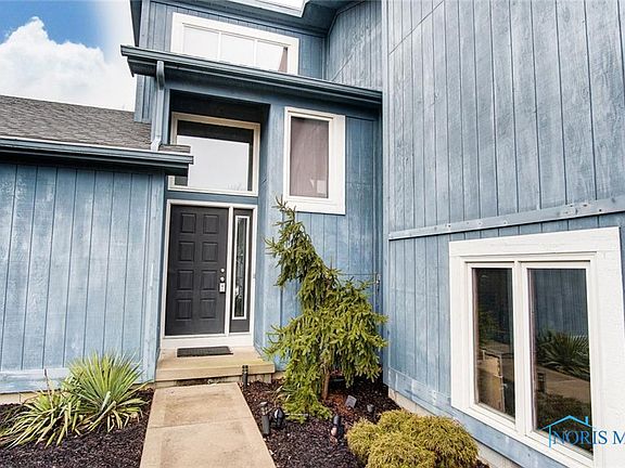 3rd image of 904 N Hill Trl