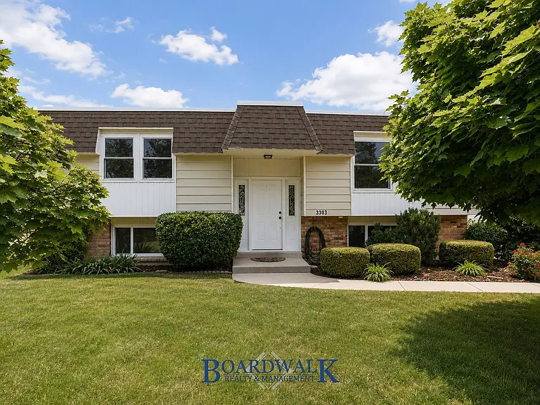 3303 W Hector Dr — Photo 2
