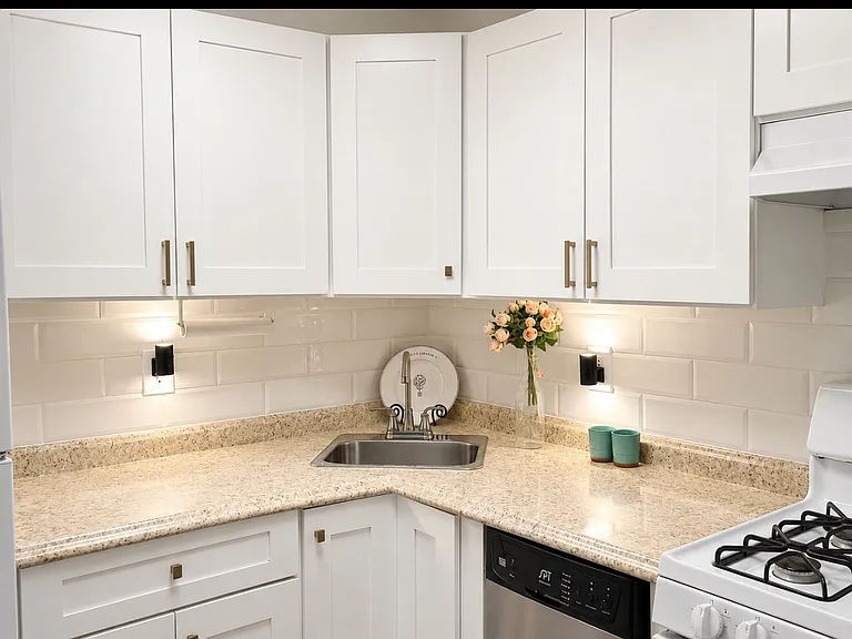 1063 Ash Dr — Photo 3