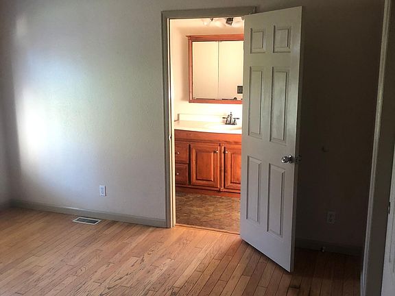 4th image of 8520 36th Ave NE