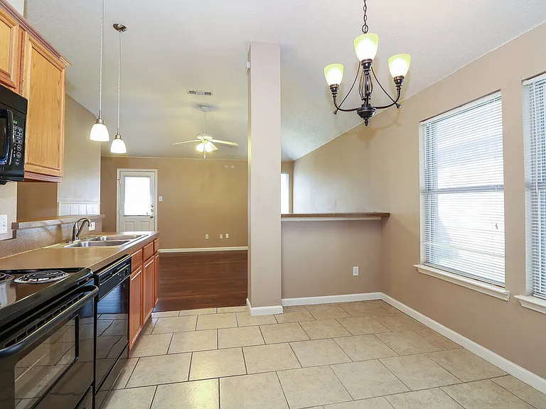 320 Montana Dr — Photo 4