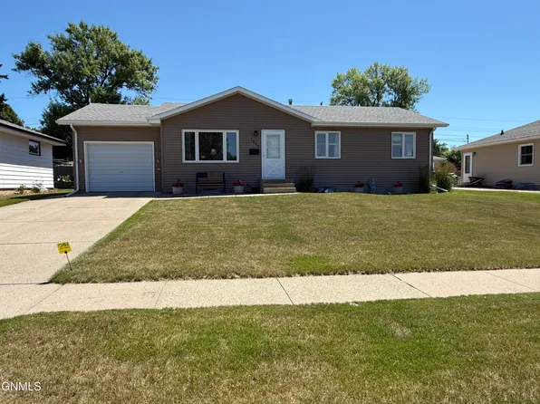 1839 Ryan Dr, Bismarck, ND 58501