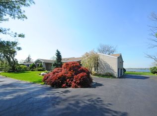 27 Harbour Rd, Great Neck, NY 11024