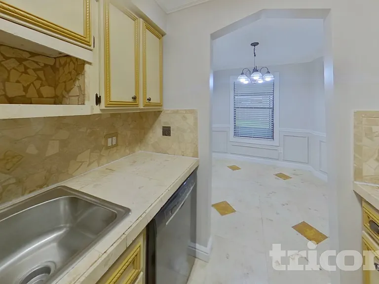 4324 Queensway Dr — Photo 5