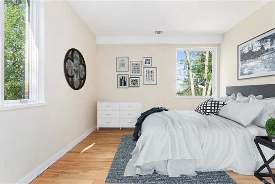 5 Bed 5 Bath Property, New York • 3,584 Sq Ft