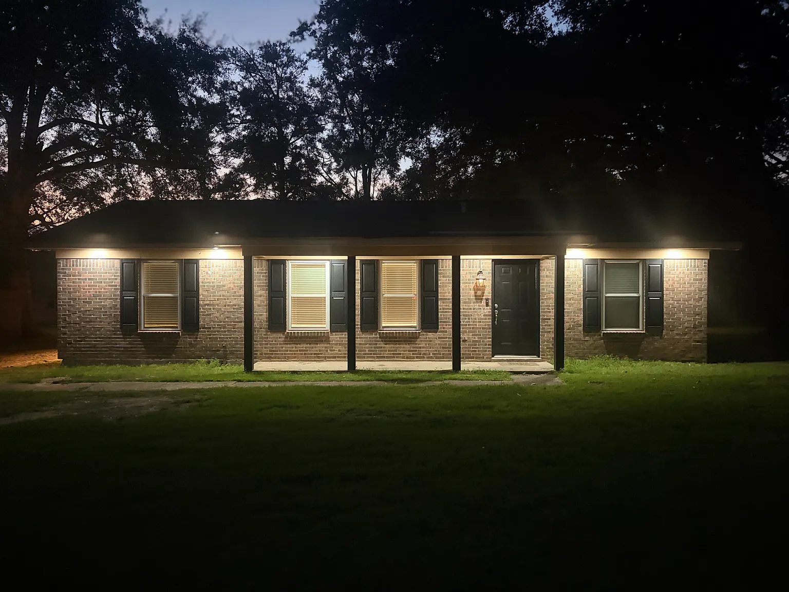 3 bed, 1200 sqft, $1,500 — Photo 2