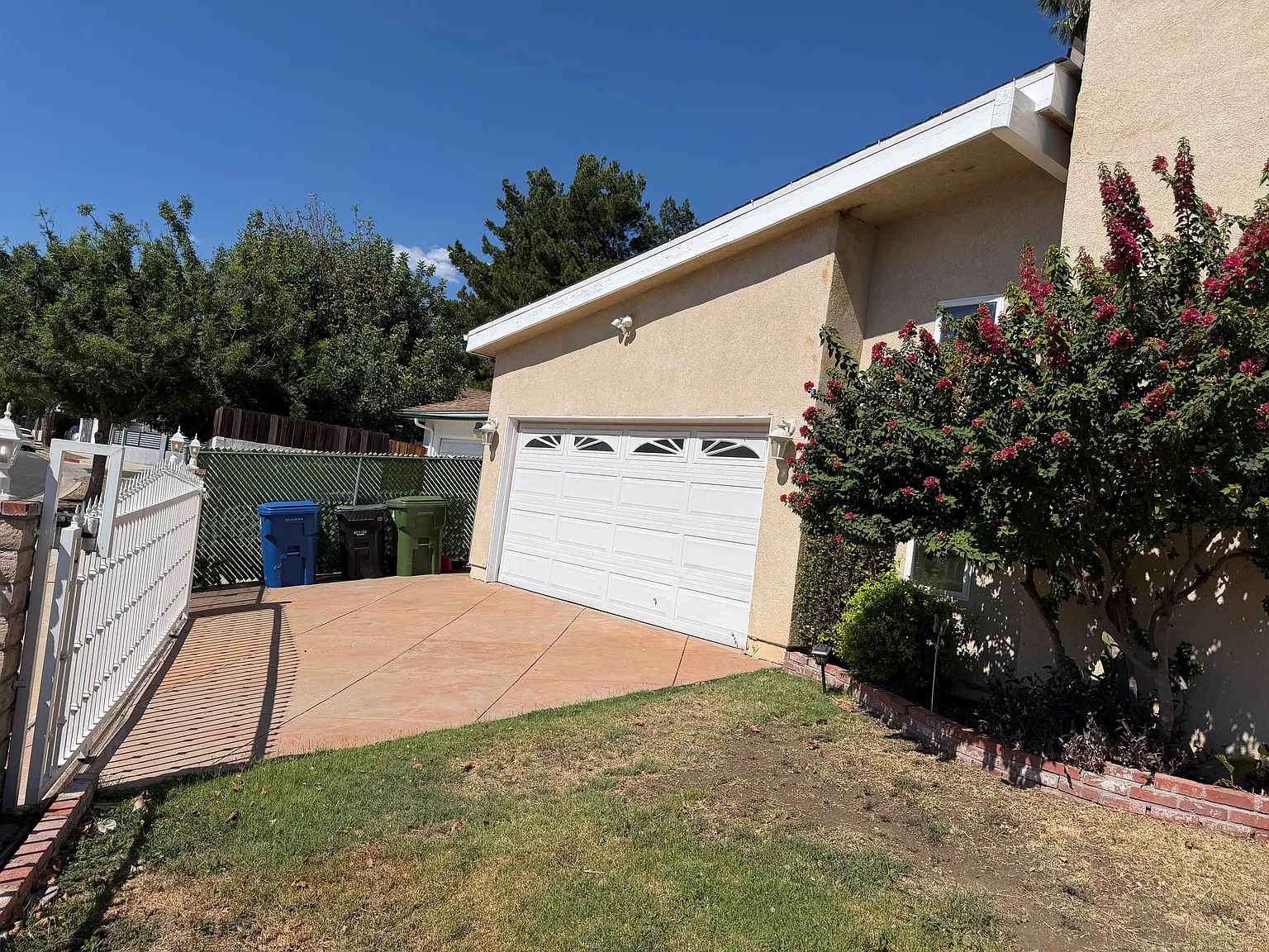 10905 Whitaker Ave — Photo 2
