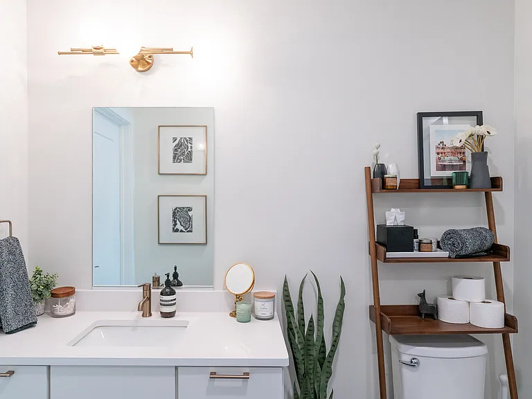 2nd bathroom