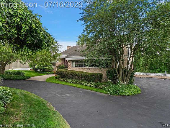 2nd image of 4948 Champlain Cir