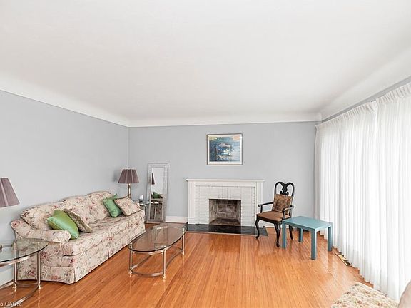 5th image of 13 Meadowvale Ave