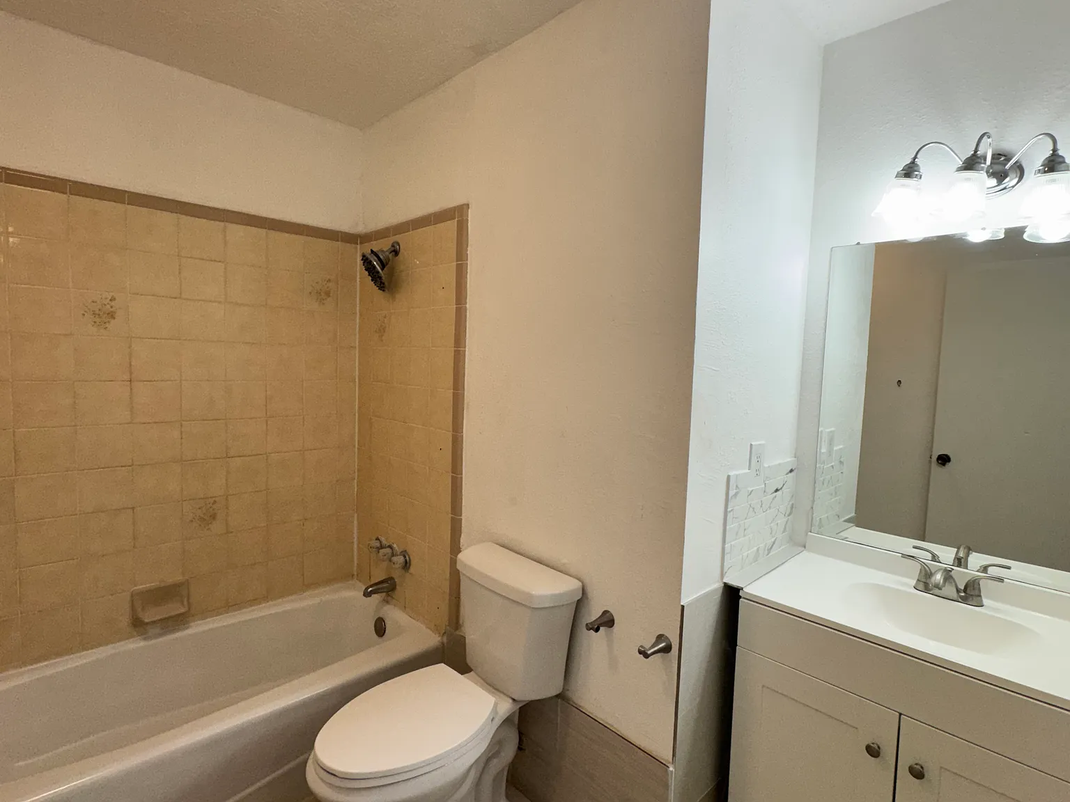 3 bed, 750 sqft, $1,350 — Photo 2