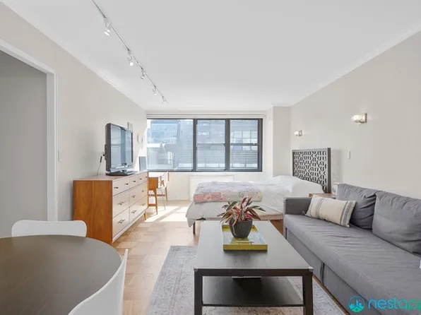 7 East 14th Street image 12 of 12