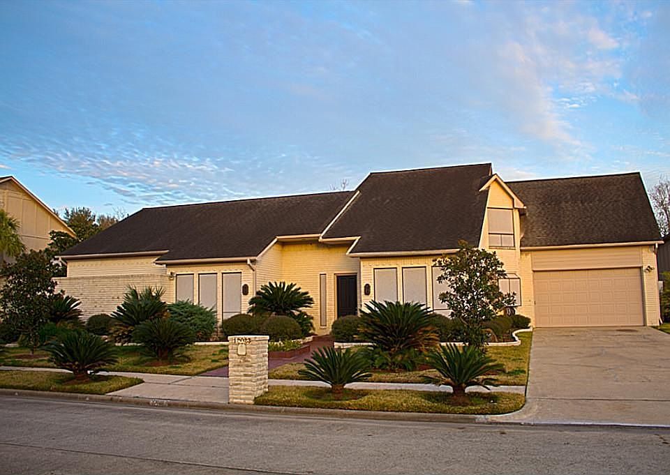 Curb Side View 2011