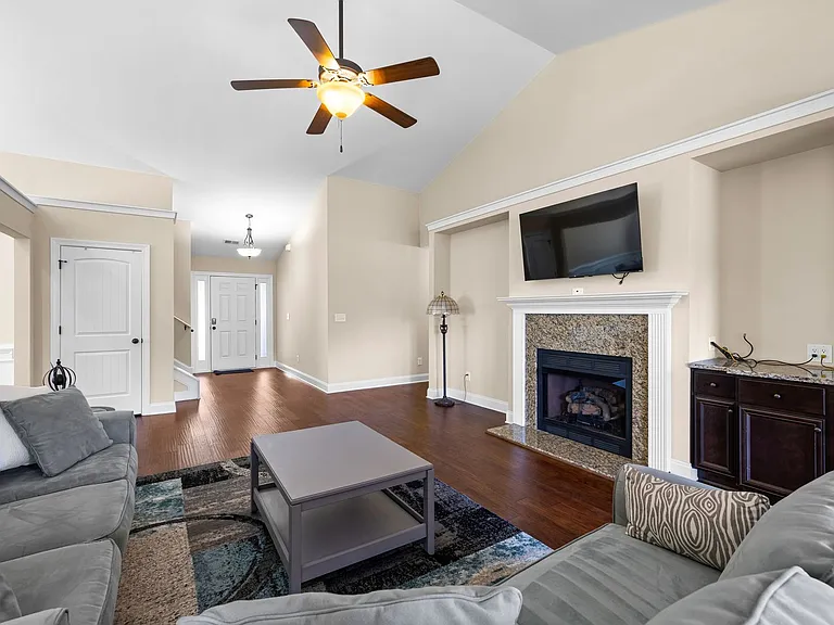 640 Hood Ave — Photo 13