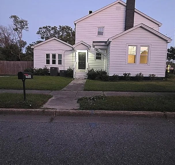 711 Marine St — Photo 1