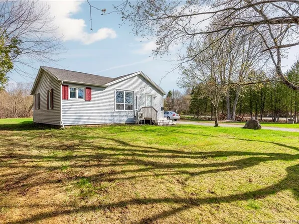 17 Summit Dr, Saint John, NB E2J 3L6