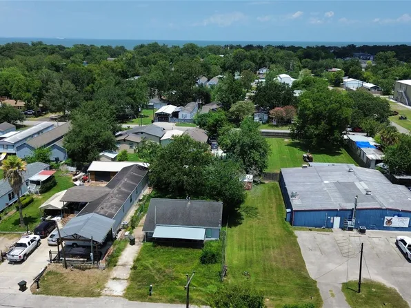 4439 9th St, Bacliff, TX 77518