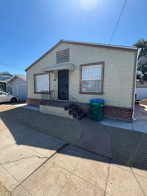 3 bed, 1283 sqft, $1,700 — Photo 1