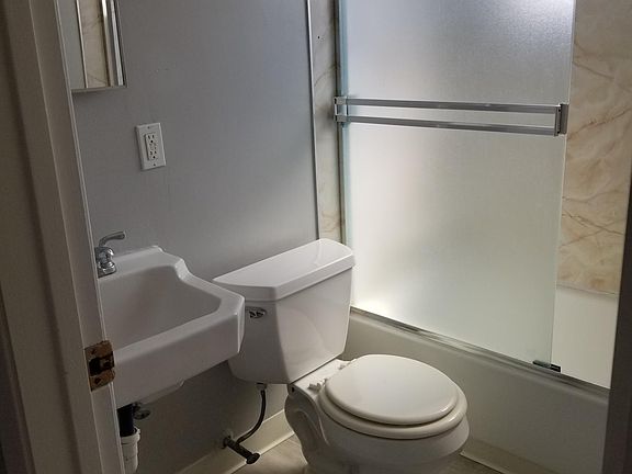 4th image of 551 Northlake Dr