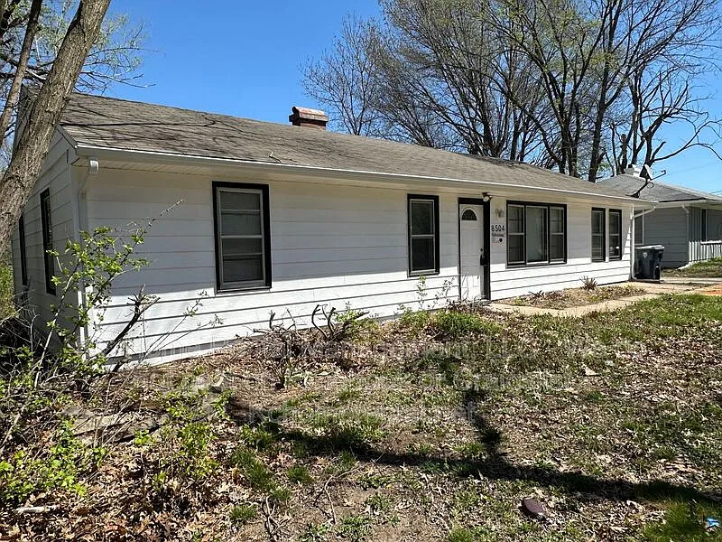 3 bed, 1.0 bath, $1,295 — Photo 2