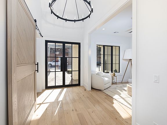 4th image of 3458 S Walnut Cir