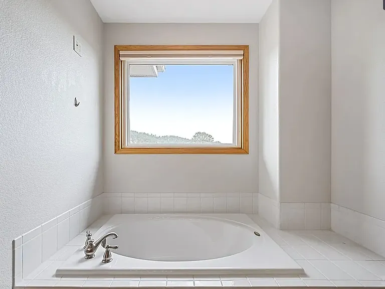 1635 Muirfield Ln — Photo 11