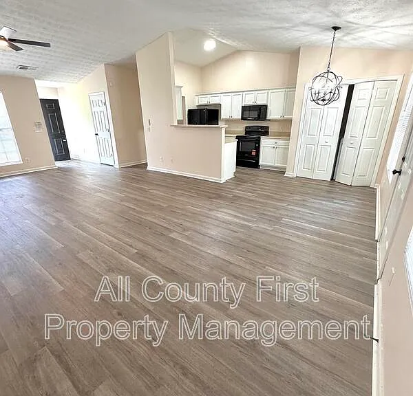 3335 Crestview Ct — Photo 3
