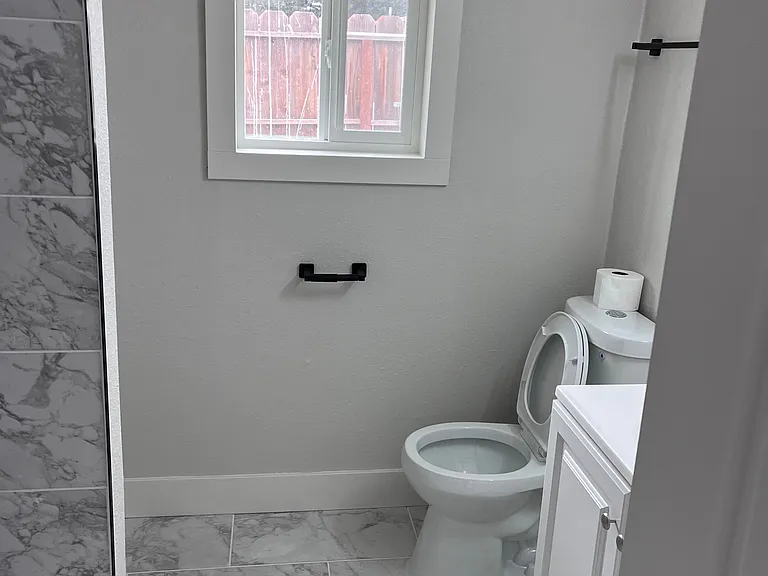 327 Hosmer Ave — Photo 9