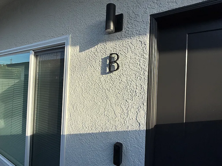1509 N Hollywood Way #B — Photo 26