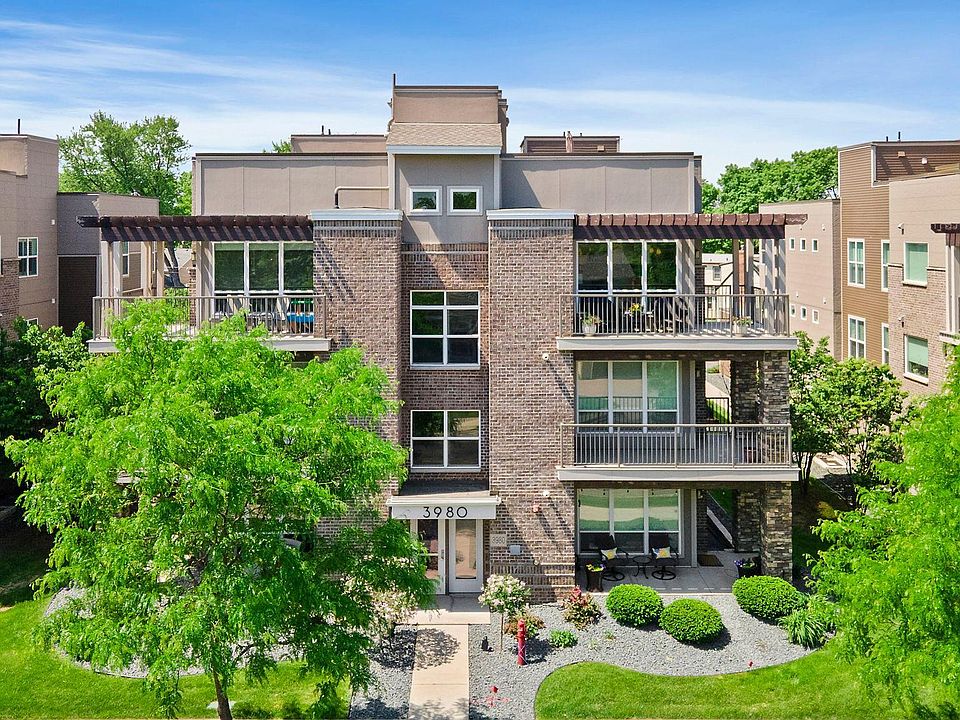 1st image of 3980 Wooddale Ave Unit 302