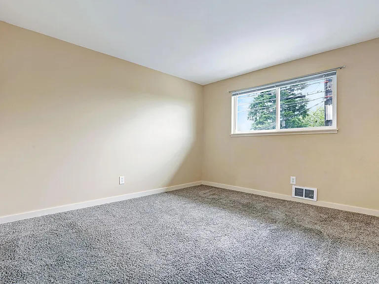 8100 Green Lake Dr N — Photo 11