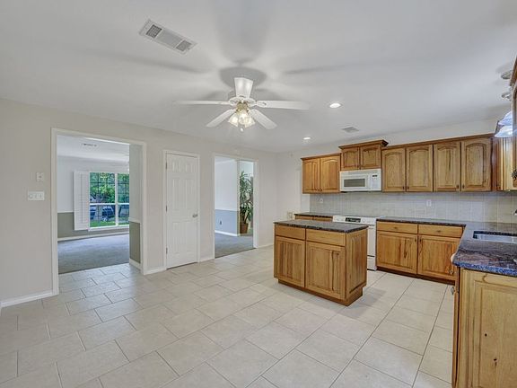 5th image of 104 Forest Hill Dr W