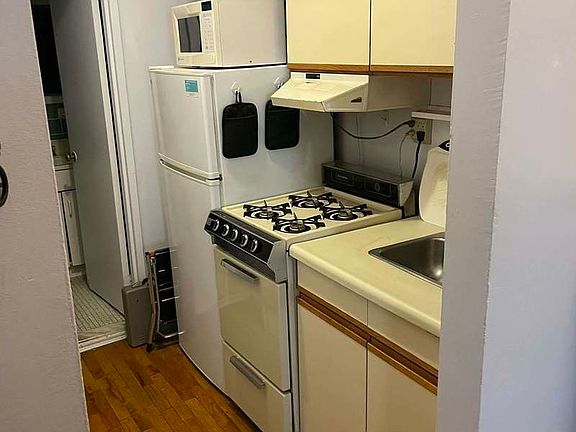 4th image of 283 Bleecker St #2A