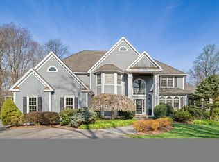 8 Merlins Ln, Newtown, CT 06470