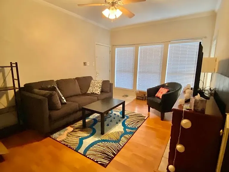807 W 25th St #215 — Photo 5