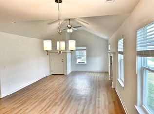 567 Cresswell Dr, Fayetteville, AR 72704