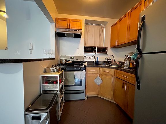 4th image of 117 15th St APT 1C
