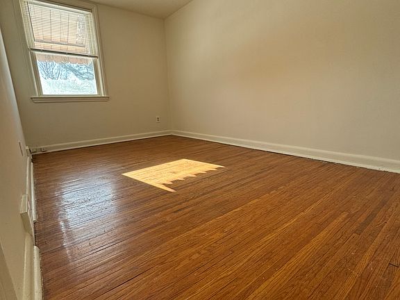 5th image of 150 Madison Dr