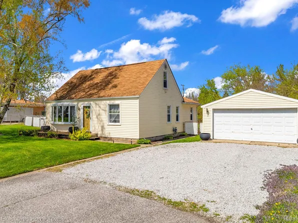 23901 Murray St, Clinton Township, MI 48035